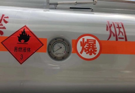 飞机加油车细节图片